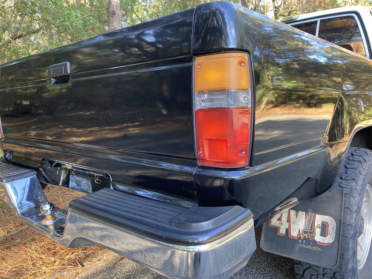 Toyota-Pickup-1987-Black-amp-White-Grey-5
