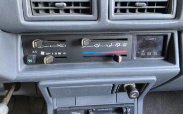 Toyota-Pickup-1987-Black-amp-White-Grey-50