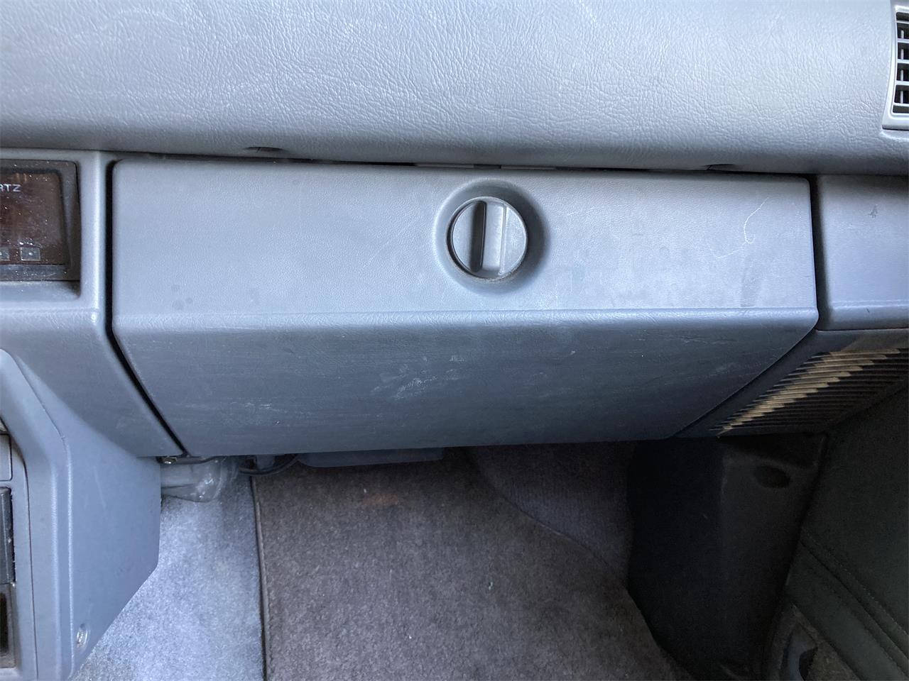 Toyota-Pickup-1987-Black-amp-White-Grey-54