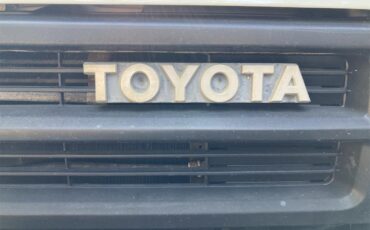 Toyota-Pickup-1987-Black-amp-White-Grey-8