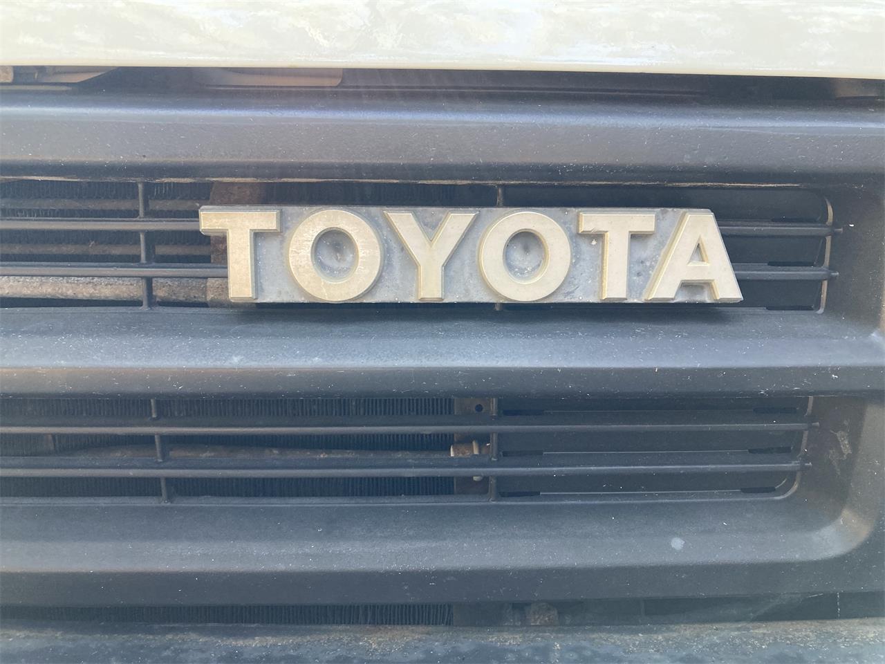 Toyota-Pickup-1987-Black-amp-White-Grey-8