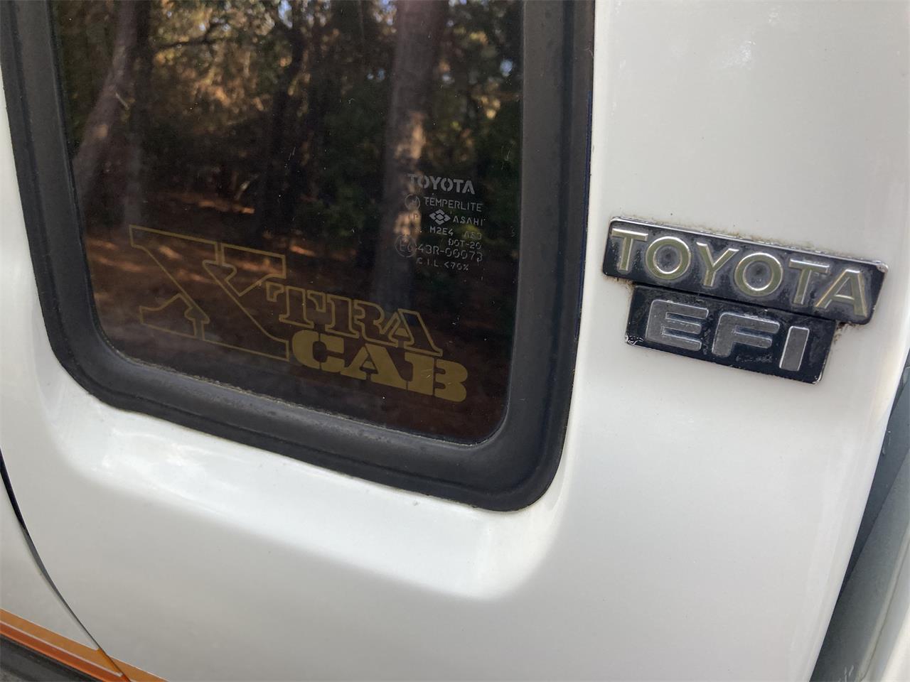 Toyota-Pickup-1987-Black-amp-White-Grey-9