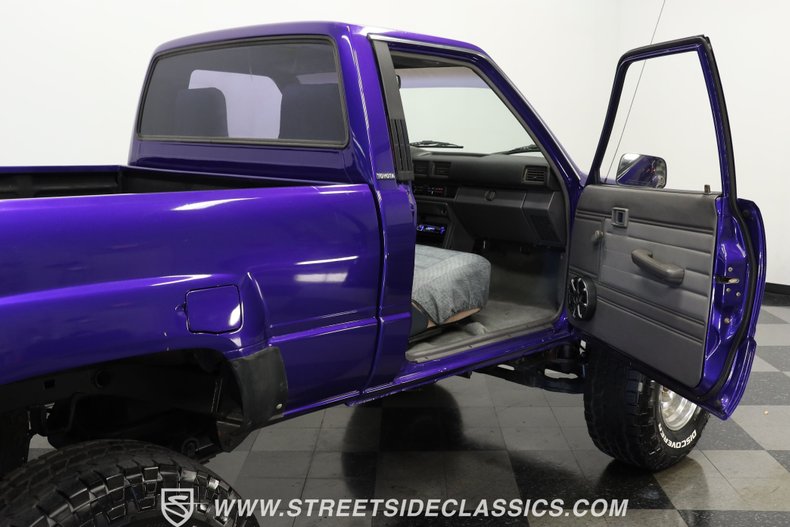 Toyota-Pickup-1987-Purple-Gray-13
