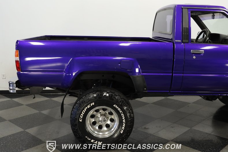Toyota-Pickup-1987-Purple-Gray-34