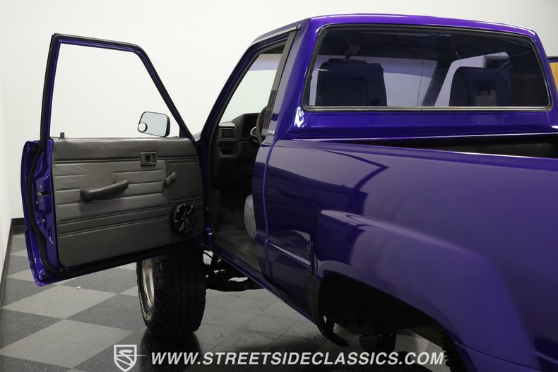 Toyota-Pickup-1987-Purple-Gray-39