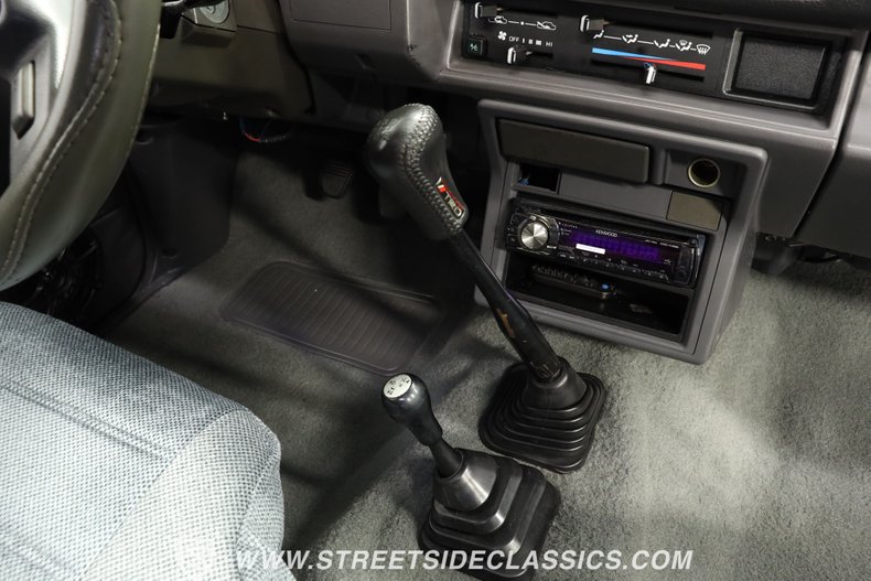 Toyota-Pickup-1987-Purple-Gray-45