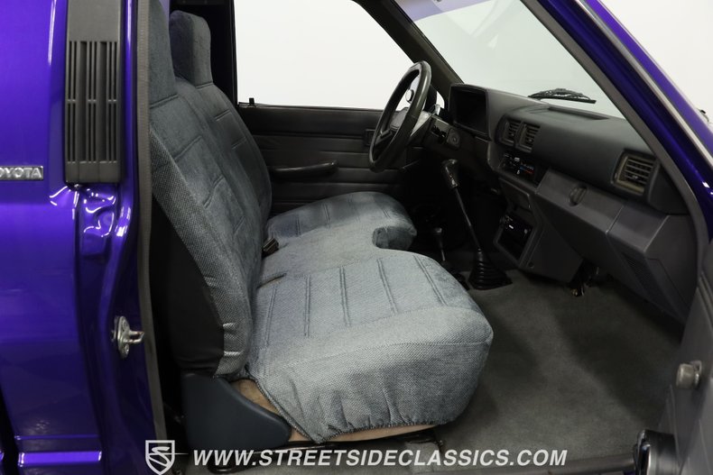 Toyota-Pickup-1987-Purple-Gray-49