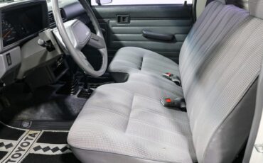 Toyota-Pickup-1987-White-Gray-12