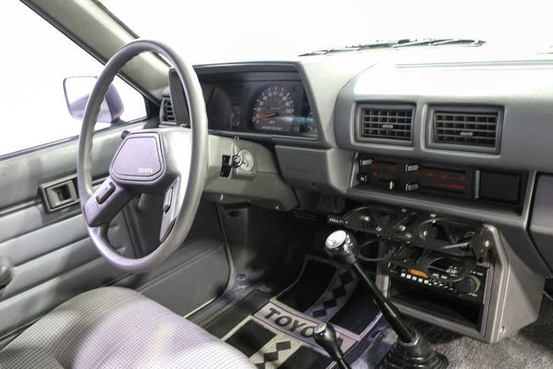 Toyota-Pickup-1987-White-Gray-14