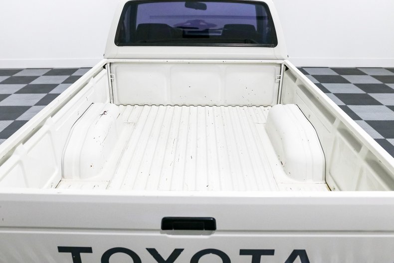 Toyota-Pickup-1987-White-Gray-17