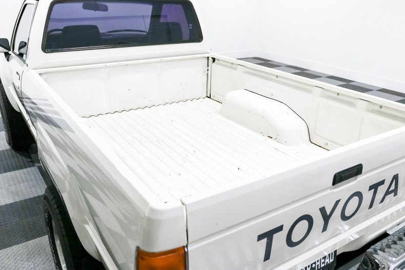 Toyota-Pickup-1987-White-Gray-18