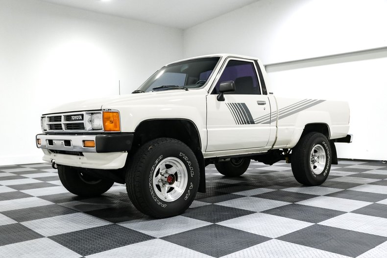 Toyota-Pickup-1987-White-Gray-2