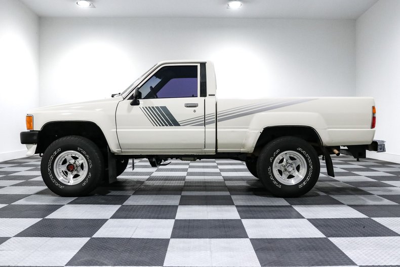 Toyota-Pickup-1987-White-Gray-3