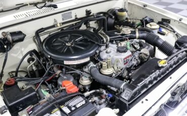 Toyota-Pickup-1987-White-Gray-8