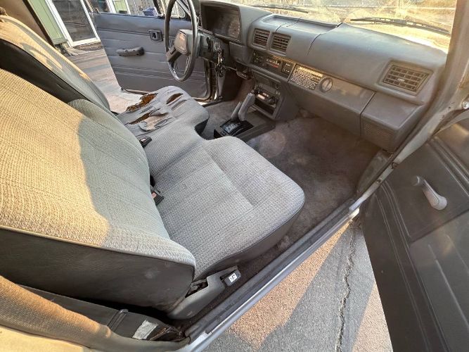 Toyota-Pickup-1988-1
