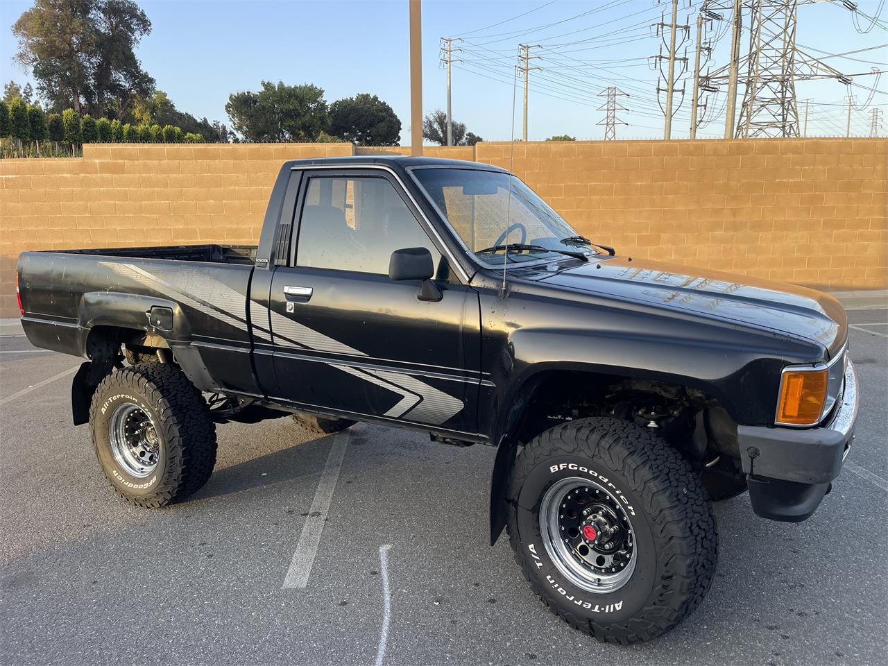 Toyota-Pickup-1988-Black-gray-1