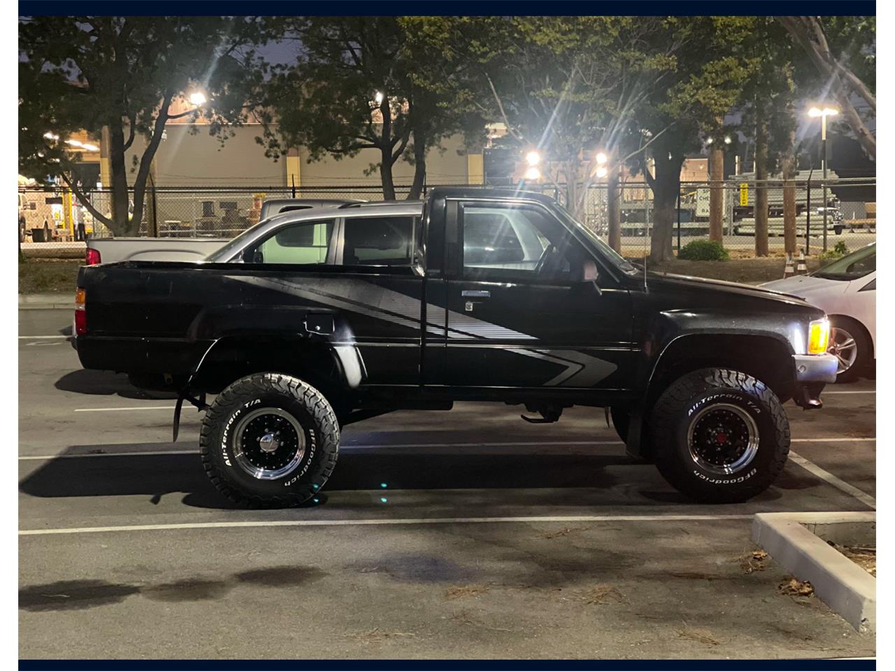 Toyota-Pickup-1988-Black-gray-11