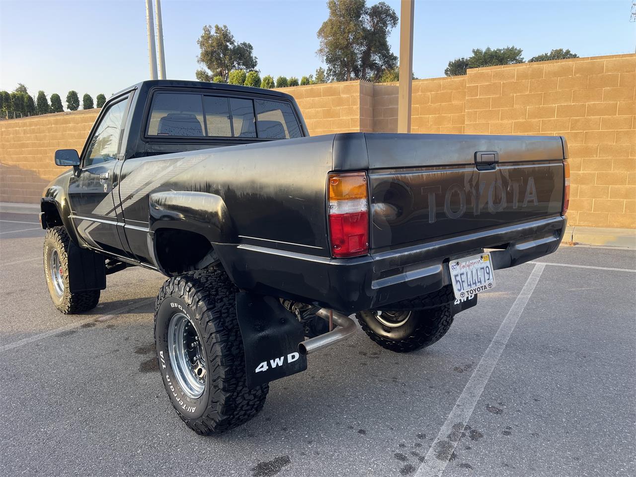 Toyota-Pickup-1988-Black-gray-18