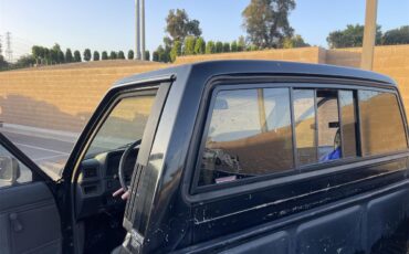 Toyota-Pickup-1988-Black-gray-2