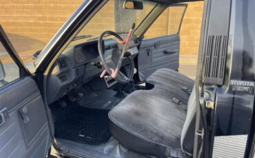 Toyota-Pickup-1988-Black-gray-3
