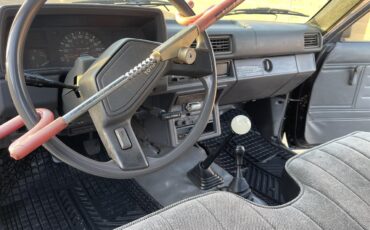 Toyota-Pickup-1988-Black-gray-5