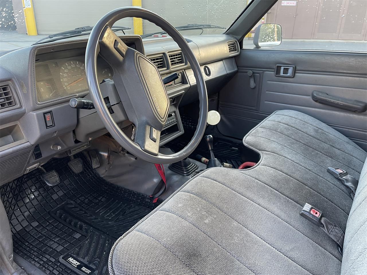 Toyota-Pickup-1988-Black-gray-6
