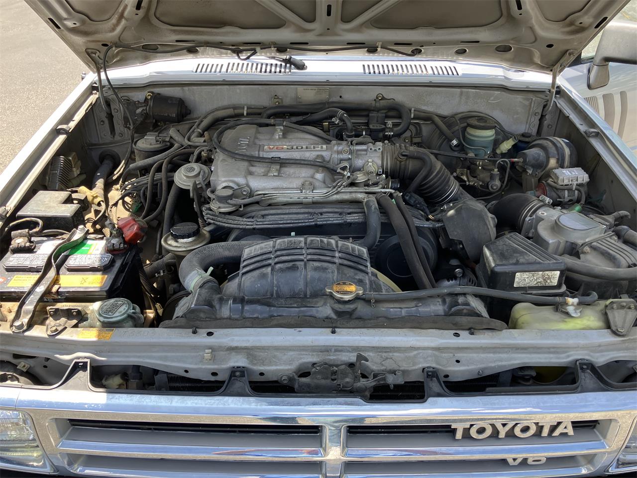 Toyota-Pickup-1988-Light-Gray-Gray-14