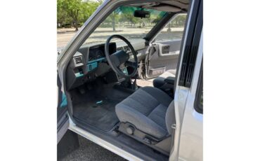 Toyota-Pickup-1988-Light-Gray-Gray-15