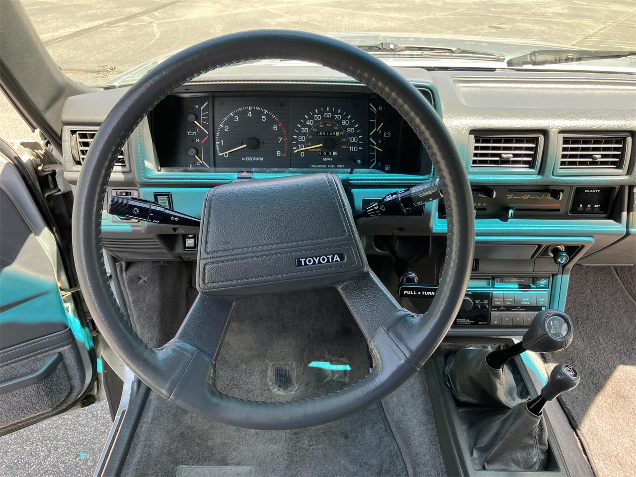 Toyota-Pickup-1988-Light-Gray-Gray-16