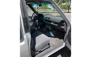 Toyota-Pickup-1988-Light-Gray-Gray-18
