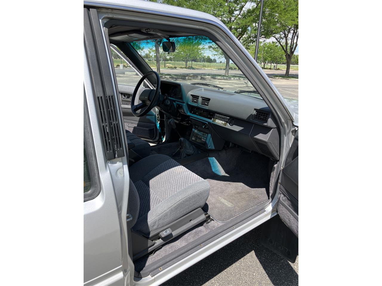 Toyota-Pickup-1988-Light-Gray-Gray-18