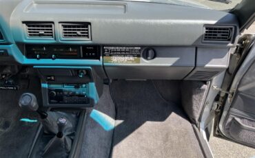 Toyota-Pickup-1988-Light-Gray-Gray-19