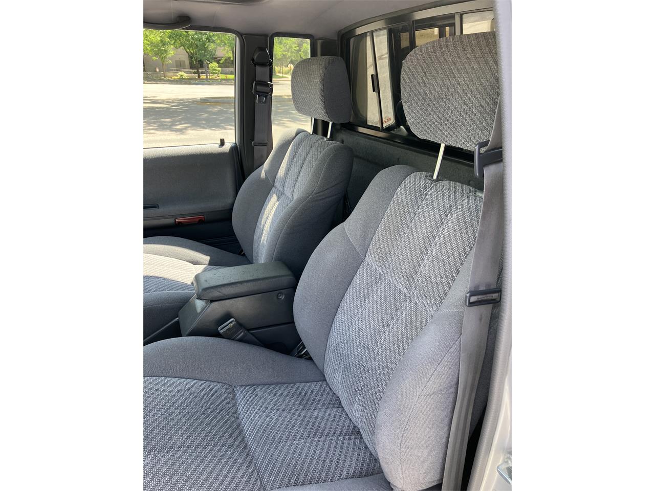 Toyota-Pickup-1988-Light-Gray-Gray-22
