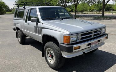 Toyota-Pickup-1988-Light-Gray-Gray-3