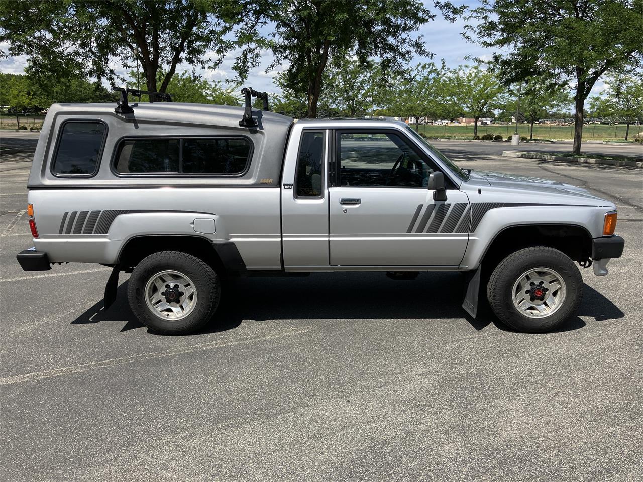 Toyota-Pickup-1988-Light-Gray-Gray-5