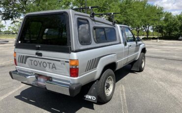Toyota-Pickup-1988-Light-Gray-Gray-6