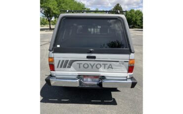 Toyota-Pickup-1988-Light-Gray-Gray-7