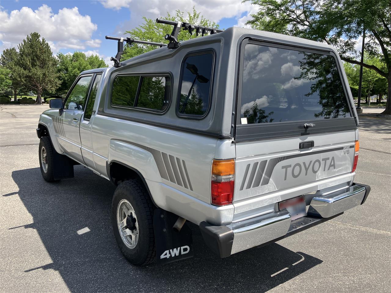 Toyota-Pickup-1988-Light-Gray-Gray-8