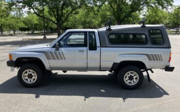 Toyota-Pickup-1988-Light-Gray-Gray-9
