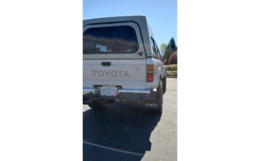 Toyota-Pickup-1988-Silver-Gray-10