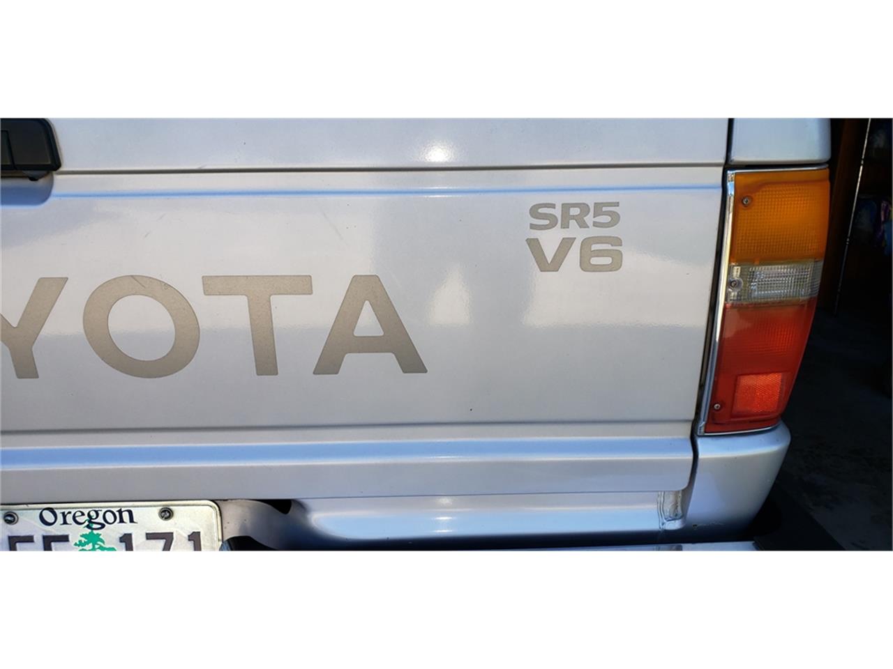 Toyota-Pickup-1988-Silver-Gray-15