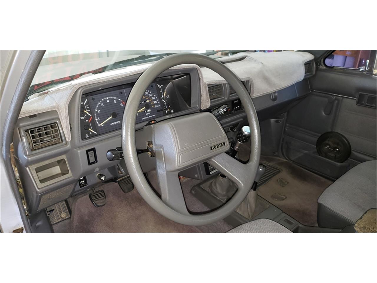 Toyota-Pickup-1988-Silver-Gray-18