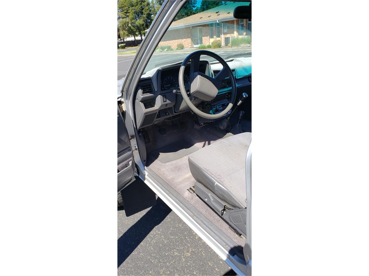 Toyota-Pickup-1988-Silver-Gray-19