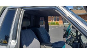 Toyota-Pickup-1988-Silver-Gray-22