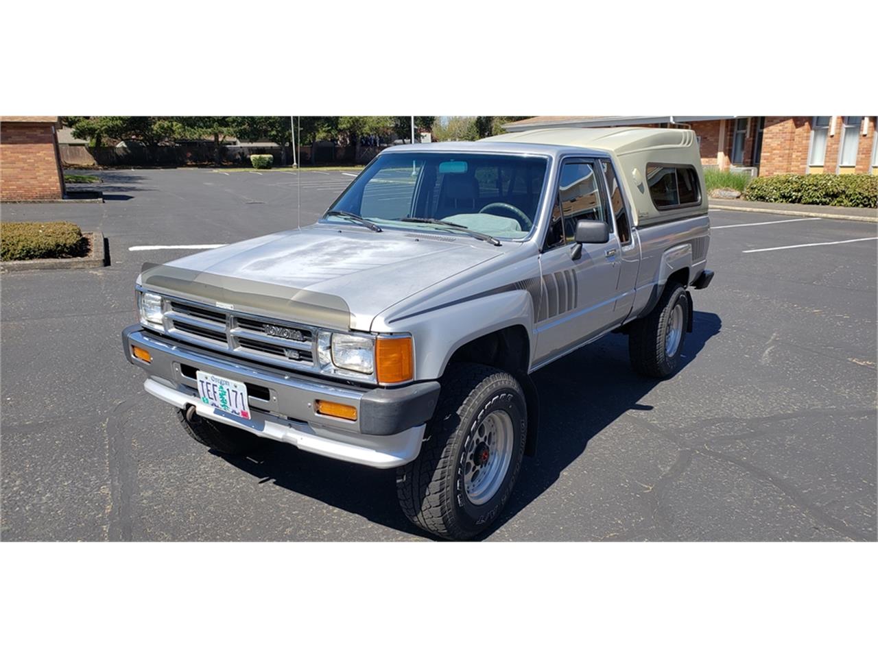 Toyota-Pickup-1988-Silver-Gray-3