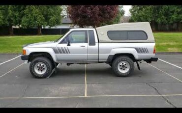 Toyota-Pickup-1988-Silver-Gray