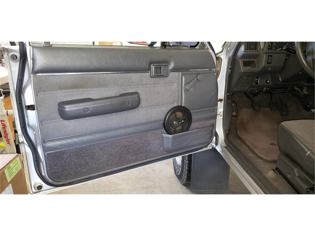 Toyota-Pickup-1988-Silver-Gray-5