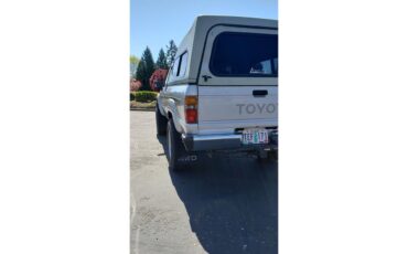 Toyota-Pickup-1988-Silver-Gray-9