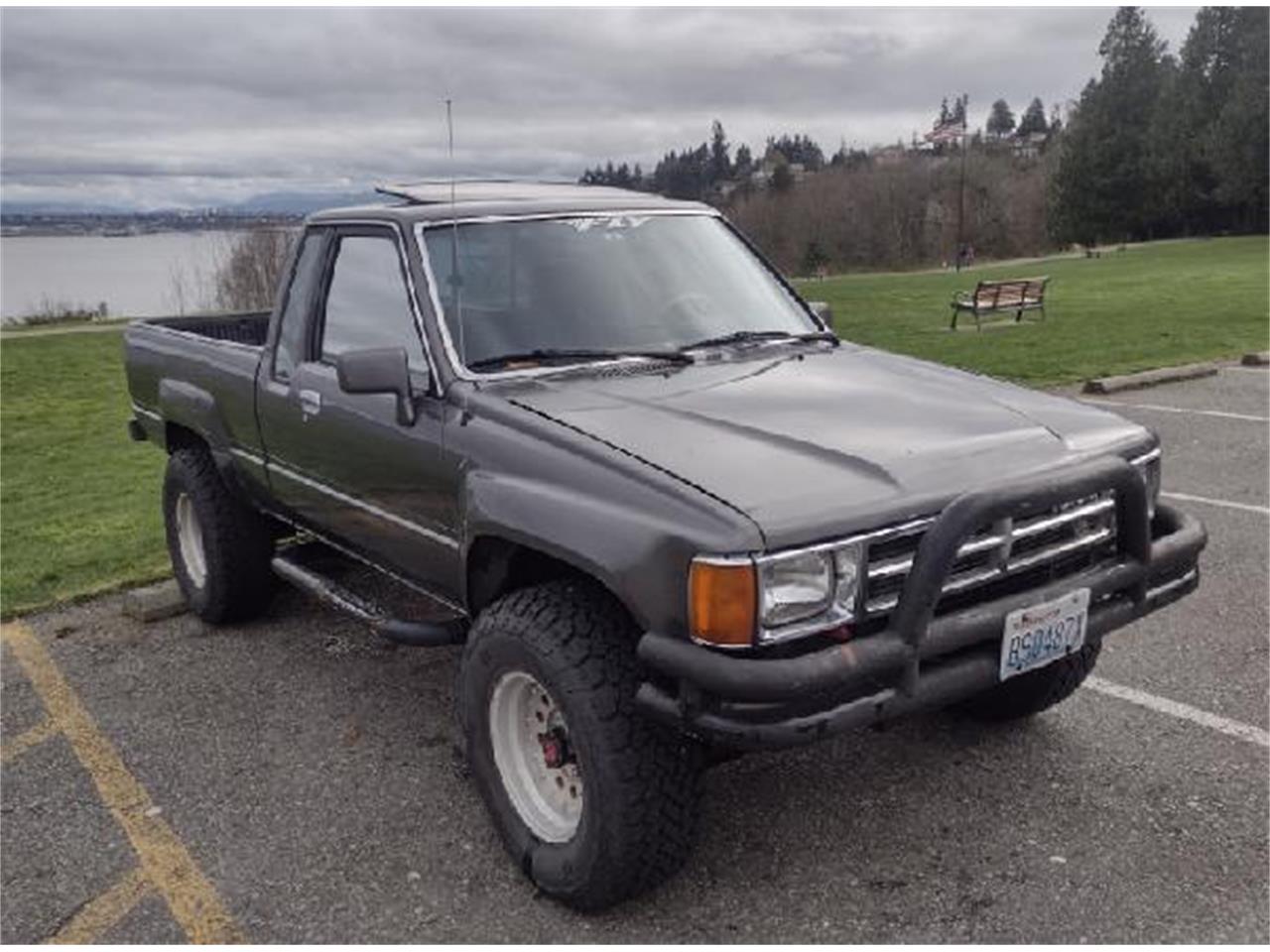 Toyota-Pickup-1988-Silver-greyblack-1