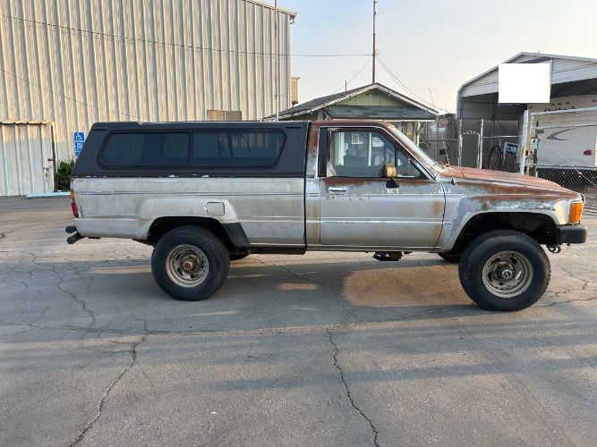 Toyota-Pickup-1988